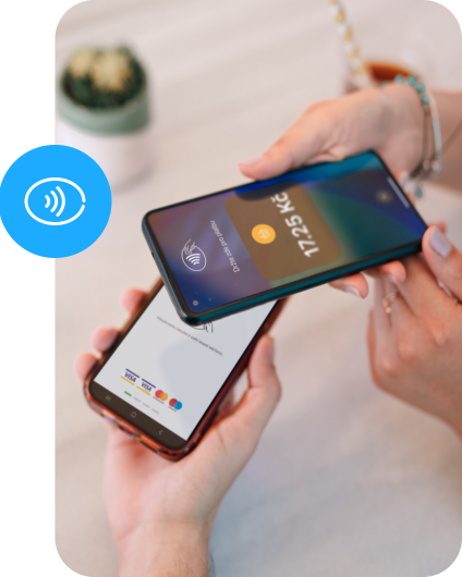Bezkontaktní platba mobilem mezi dvěma telefony.